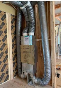 福富住宅の全熱交換型換気装置の施工画像