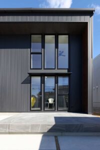 福富住宅施工事例(黒い外壁の家、連窓)